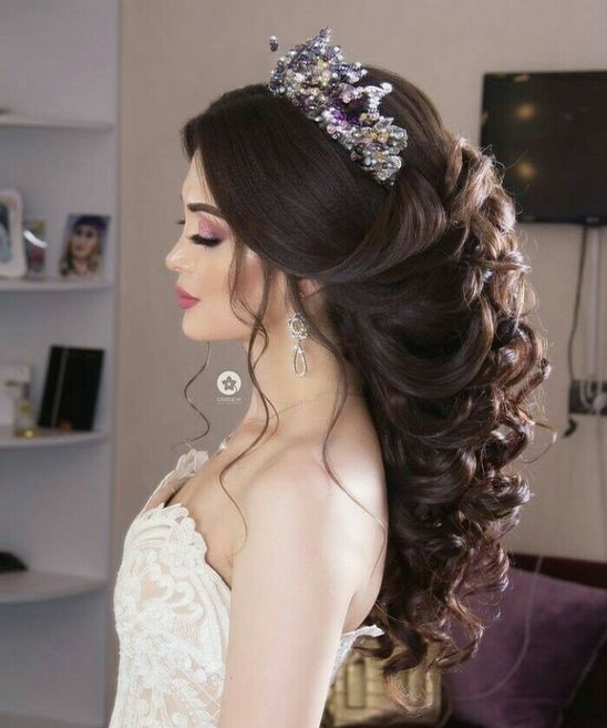 تسريحات شعر للعروس مع التاج