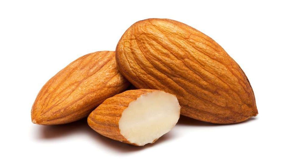 أكل اللوز للبشرة أونيلا e1627576472342